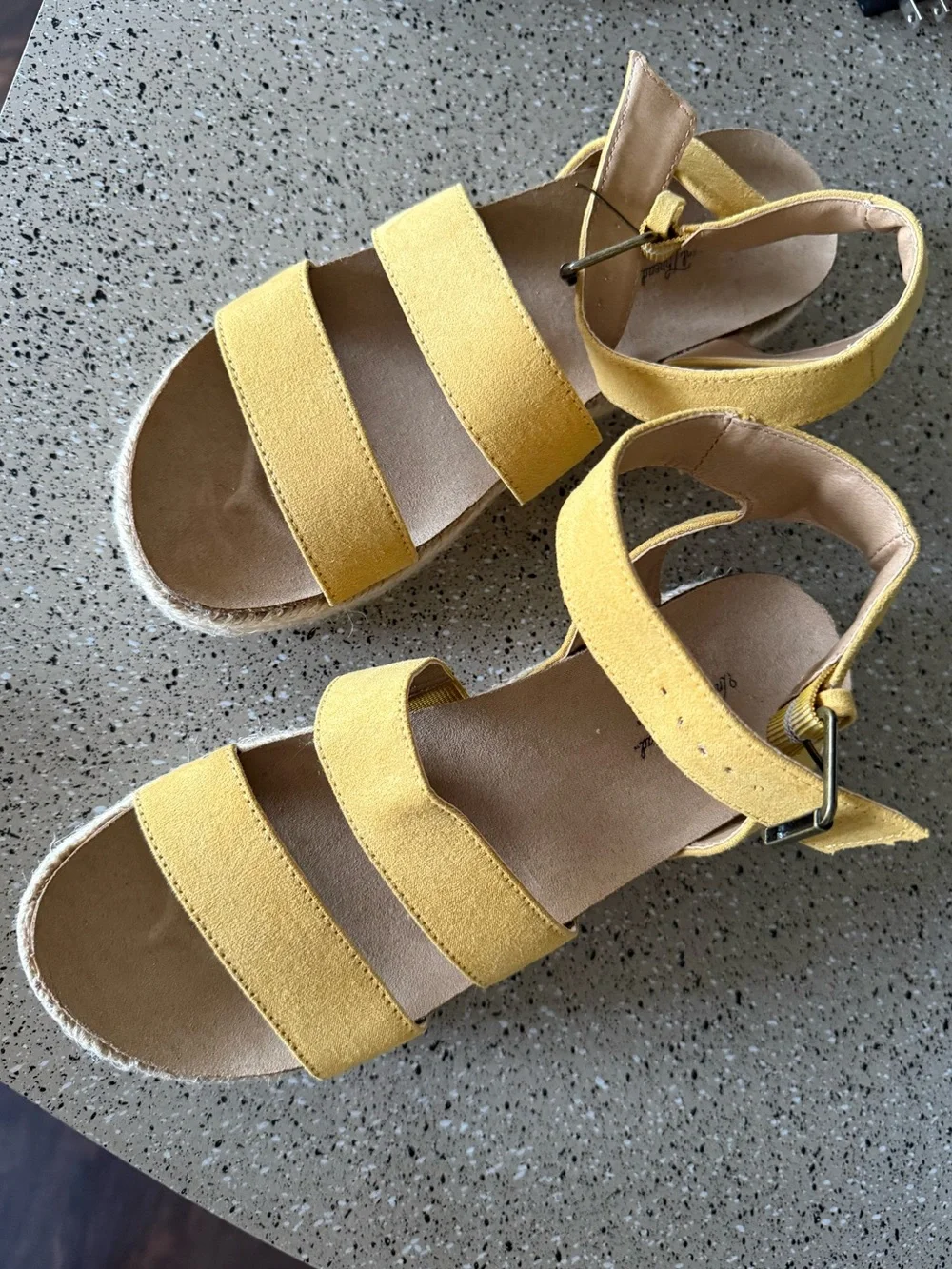 Platform Sandals / 7